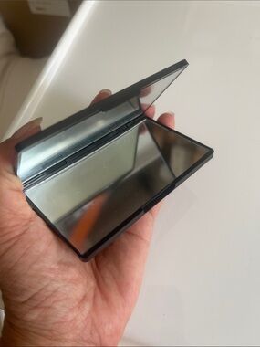 Kevyn Aucoin Double Sided Travel Mirror